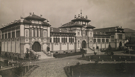 Villava. Palacio del Congreso Nacional de Viticultura. Fachada principal. (Foto: Archivo General de la Universidad de Navarra)