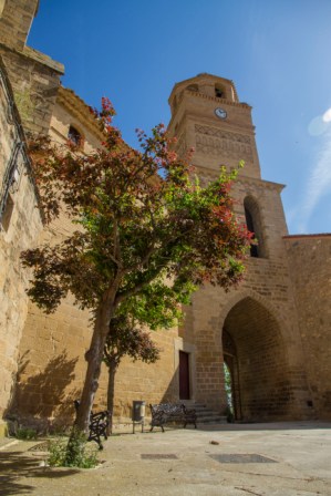 La torre del reloj fue rematada en estilo mudéjar avanzado el siglo XVI