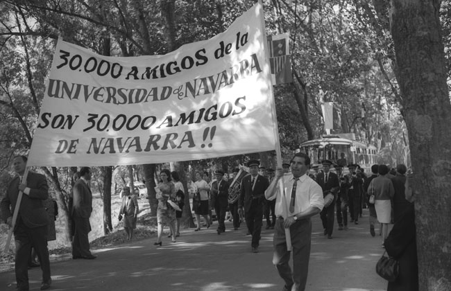 Establishment of the Friends of the University of Navarra