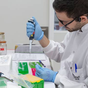 Grado en Bioquímica + Science Business Program