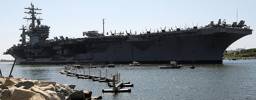 El USS Dwight D. Eisenhower llegando en 2010 a Mayport, Florida [US Navy]