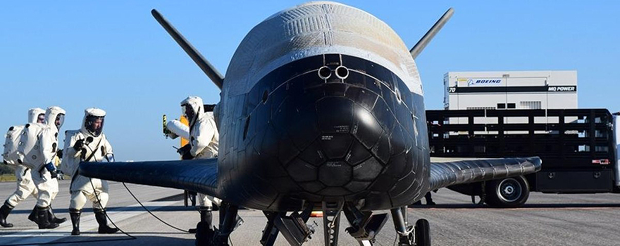 El vehículo orbital X-37B en operaciones de prueba en 2017, en el Kennedy Space [US Air Force]