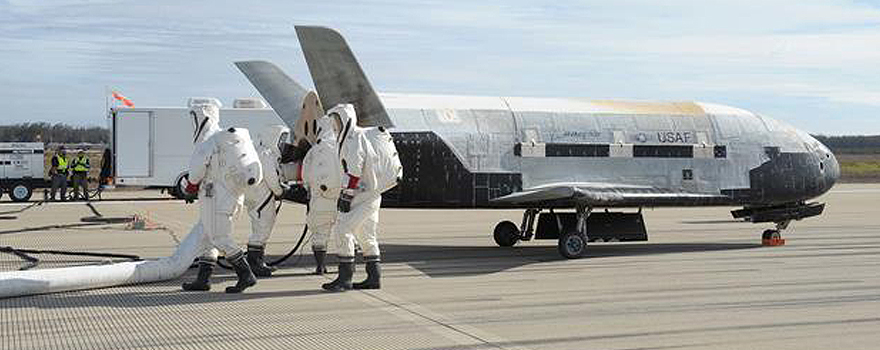 Avión espacial no tripulado estadounidense X-37B, al regreso de su cuarta misión, en 2017 [US Air Force]