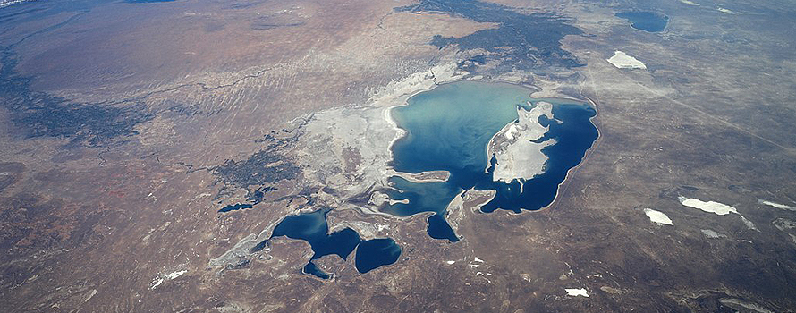 Imagen satelital del Mar de Aral, con el norte abajo [NASA]