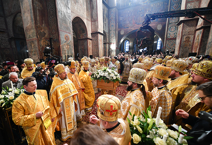 Ceremonia de entronización del erigido patriarca de la Iglesia Ortodoxa de Ucrania [Mykola Lazarenko]