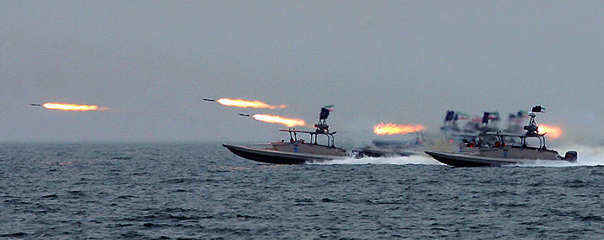 Ejercicios navales de comandos de la Guardia Revolucionaria en el Estrecho de Ormuz en 2015 [Wikipedia]