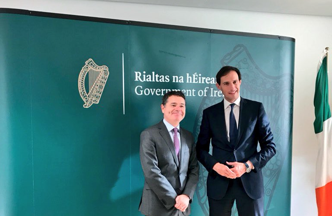 Visita del ministro de Finanzas de Países Bajos, Wopke Hoekstra (dcha.), a su colega irlandés, Paschal Donohoe (izq.), a finales de 2018 [Gob. de Irlanda]