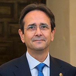 Dr. Ricardo Fernández Gracia