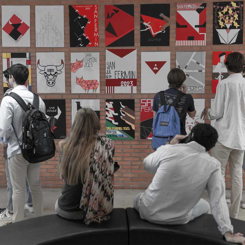 Exposición de carteles de San Fermín en la Escuela