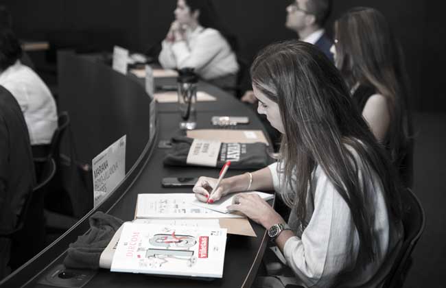 Alumnos de máster en clase