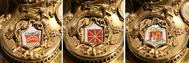 Esmaltes con escudos heráldicos: Señorío de Javier, Reino de Navarra y Ducado de Villahermosa