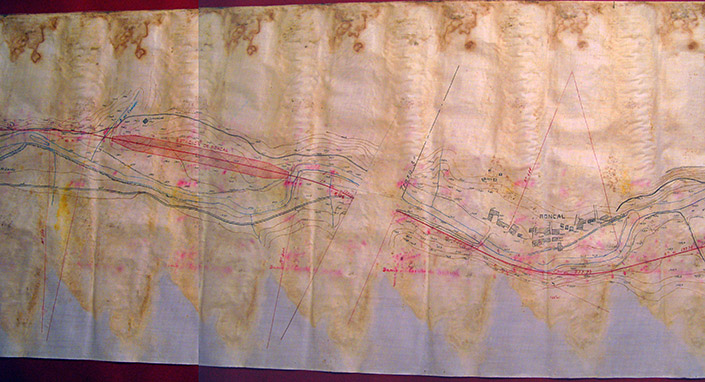 Mapa 60. Trazado del ferrocarril por el valle de Roncal. Detalle de la estación de Roncal y su paso por la villa
