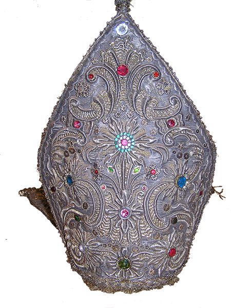 Mitra bordada regalada a san Fermín por el obispo Juan Lorenzo Irigoyen y Dutari en 1778