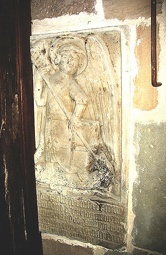 Relieve de San Miguel en la catedral de Pamplona. Foto: Carlos Martínez Álava