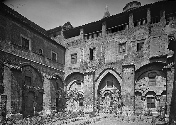 El claustro de la catedral de Tudela en 1932