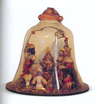 Campana con la Epifanía de la Colección Arrese de Corella, procedente de las Carmelitas de Araceli, siglo XVIII