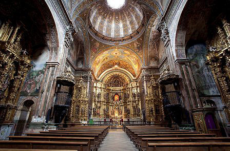 Interior de la parroquia de Santa María de Los Arcos.