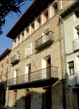 Los Loygorri, enriquecidos con el comercio lanar, erigieron en 1756 su casa principal en Cintruénigo