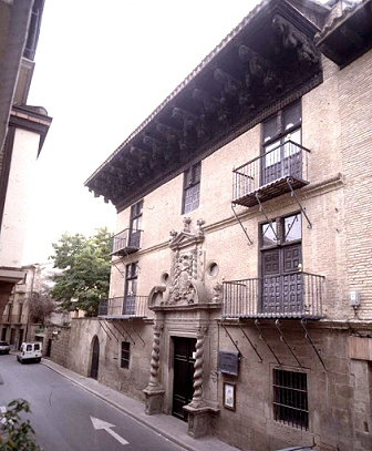 En la Zona Media fue habitual la combinación de piedra y ladrillo, como en la casa del marqués de Vallesantoro en Sangüesa