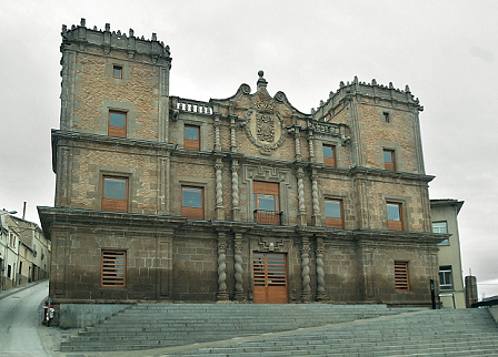 La casa que levantaron los Vizcaíno en Miranda de Arga a partir de 1695 es un ejemplo de barroquización del palacio torreado