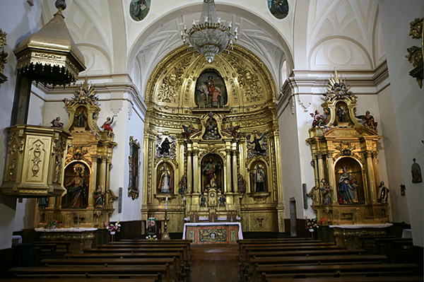 Parroquia de Azpilcueta. Retablo mayor y colaterales