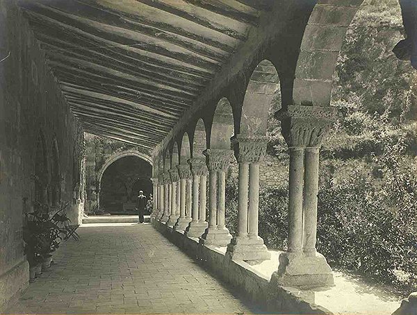  “Claustro de San Pedro de la Ruá (sic)”. Catálogo Monumental y Artístico de la Provincia de Navarra. Tomo II. Fotografías 