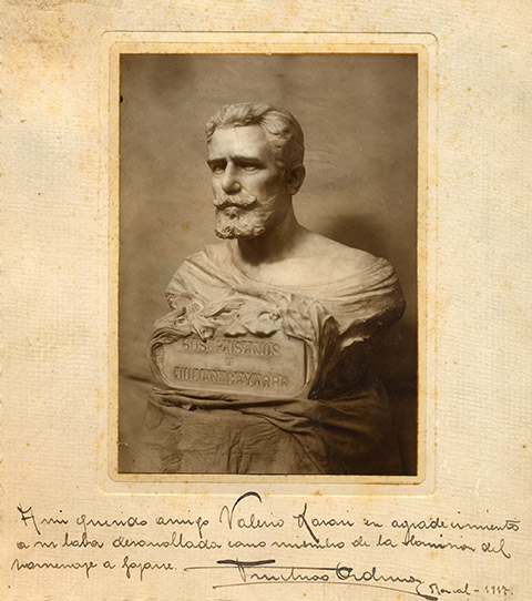 Busto de Julián Gayarre con dedicatoria de Fructuoso Orduna a su amigo Valerio Labari. Roncal, 1917. Col. José Ignacio Riezu Boj.