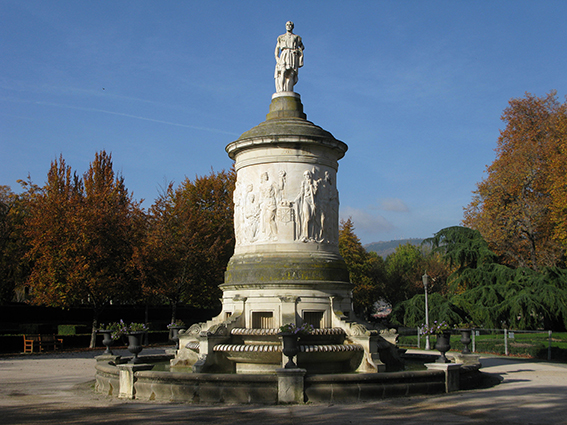 Víctor Eusa y Fructuoso Orduna. Monumento a Julián Gayarre, Pamplona, 1950.