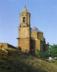 Vista del exterior del santuario, con la torre y el cimborrio