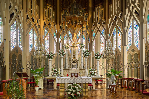 Interior de la basílica del Puy