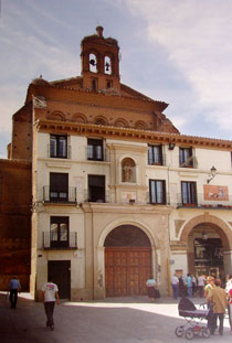 Fachada de la Parroquia de Santa María