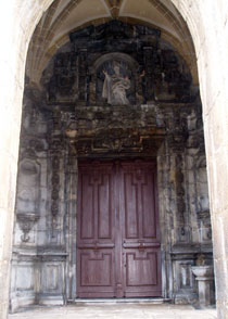 Portada de la iglesia