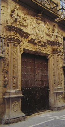 Portada del Palacio del marqués de San Miguel de Aguayo