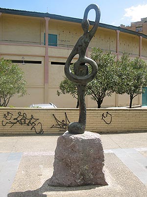 Monumento a Fernando Remacha ("La Musa"). Pedro Jordán, 1998