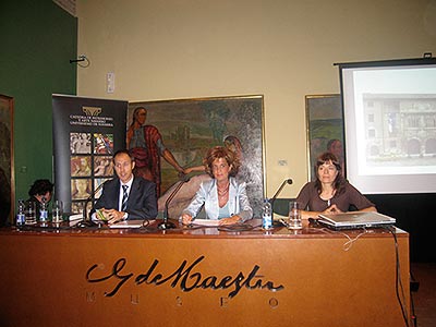 De izquierda a derecha: D. José Javier Azanza López, doña Begoña Ganuza y doña María José Tarifa Castilla