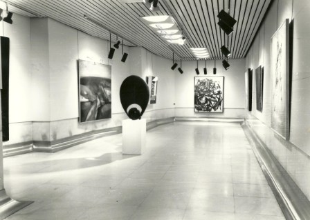 Exposición de maestros de arte contemporáneo en la sala de García Castañón, enero 1981