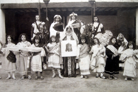 Figurantes de la procesión organizada por la Hermandad de la Pasión Últimos años del siglo XIX