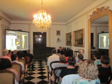 La conferencia se desarrolló en el Palacio de los Mencos de Tafalla