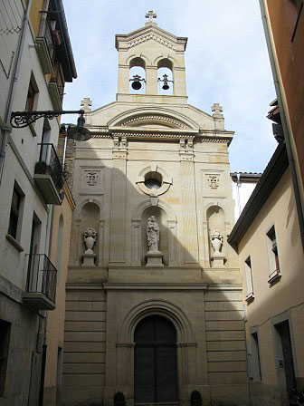 Fachada de la iglesia del convento de Carmelitas Descalzas de Pamplona