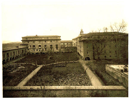 Palacio episcopal de Pamplona. Fachada posterior y huerta