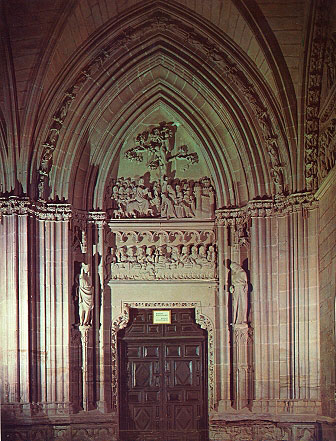 Catedral de Pamplona. Claustro. Portada del Refectorio.