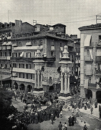 Arco de triunfo erigido por la Cámara de Comercio en honor de Alfonso XIII