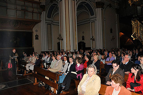 La conferencia tuvo lugar en la propia Capilla de la Virgen del Camino de la parroquia de San Saturnino de Pamplona