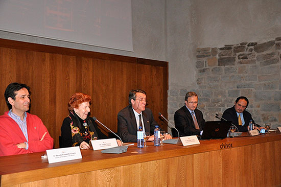 De izquierda a derecha: Ricardo Fernández Gracia, Arantxa Zozaya, Juan Miguel Larrambebere, Luis Javier Fortún y Emilio Quintanilla