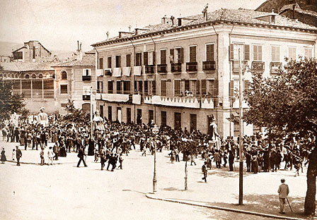 Gigantes en la procesión de San Fermín.