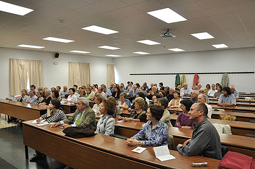 La conferencia tuvo lugar en el Aula 35 del Edificio Central de la Universidad de Navarra