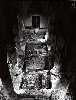 Nave central de la catedral: excavaciones 
