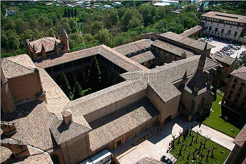 Vista de conjunto desde la torre de la fachada catedralicia