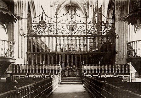 Vista de la reja del coro desde el presbiterio antes de la intervención de 1940