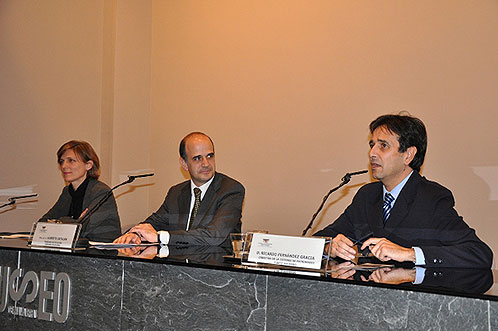 Don Alberto Catalán, Consejero de Educación del Gobierno de Navarra, abrió el ciclo de conferencias, junto a Dª María Iraburu, vicerrectora de Extensión Universitaria de la Universidad de Navarra y don Ricardo Fernández, director de la Cátedra de Patrimonio y Arte Navarro. 